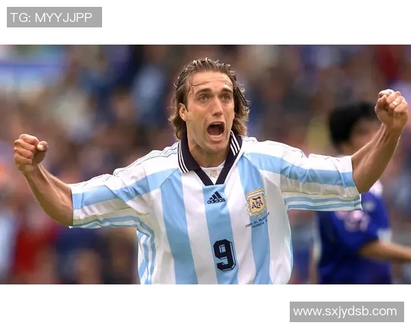 退役足球巨星高燃瞬间盘点再现绿茵场上的热血与荣耀